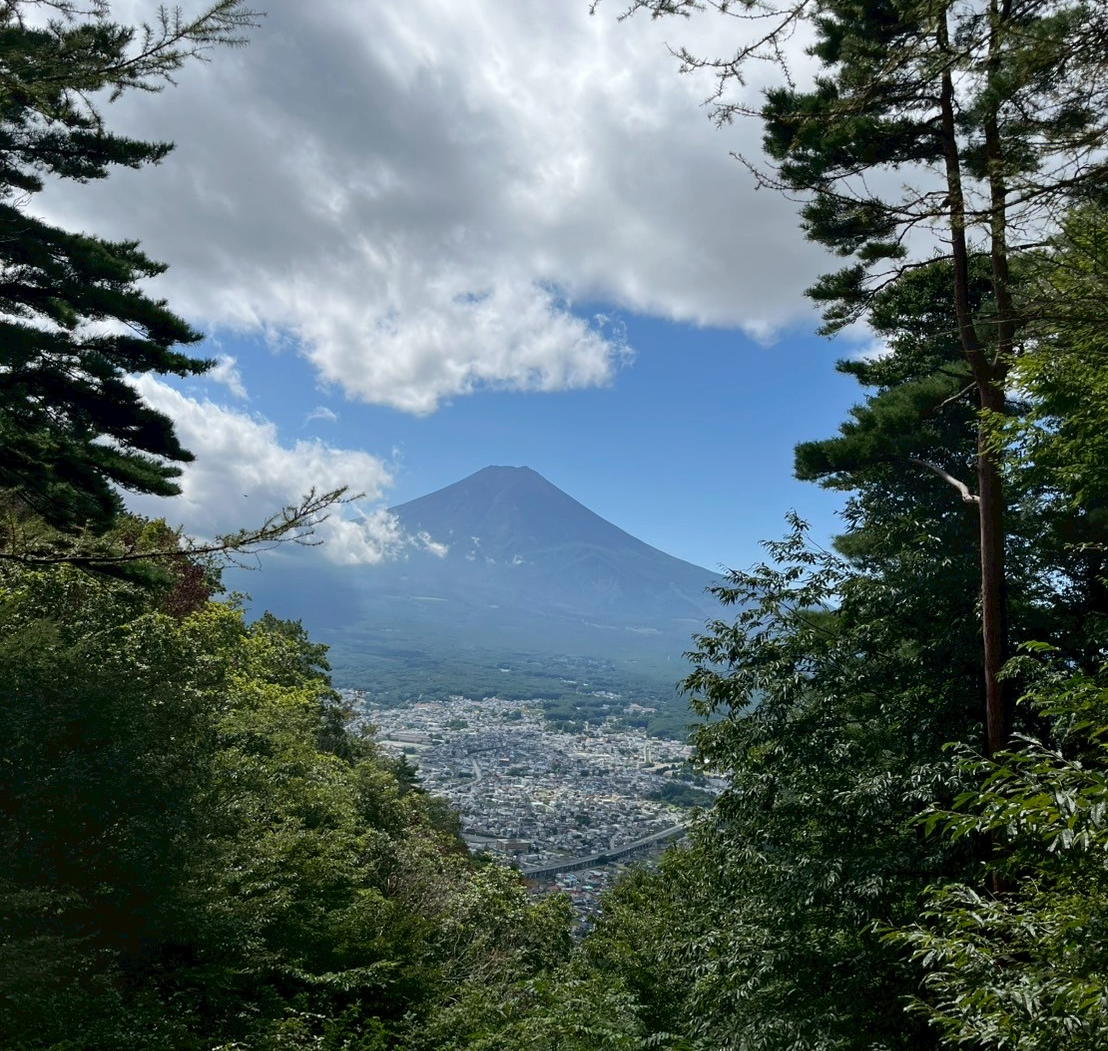 新倉山