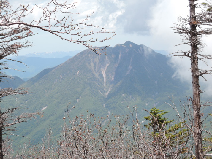 男体山